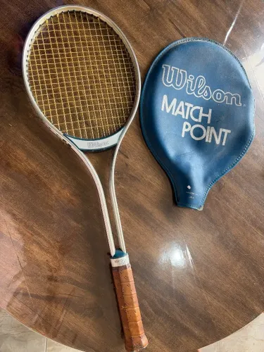 Raquete de tenis antiga da Wilson