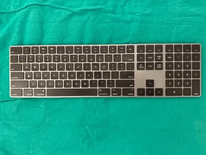 Teclado Apple Magic Keyboard Numeric A1843 Preto - detalhe teclado A