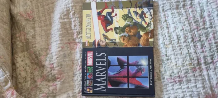 2 hqs capa dura mitos marvel e marvels