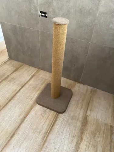 Arranhador para gatos modelo torre 90cm
