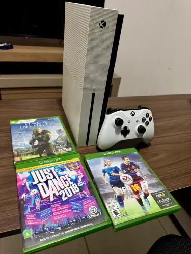 Xbox One + 3 Jogos