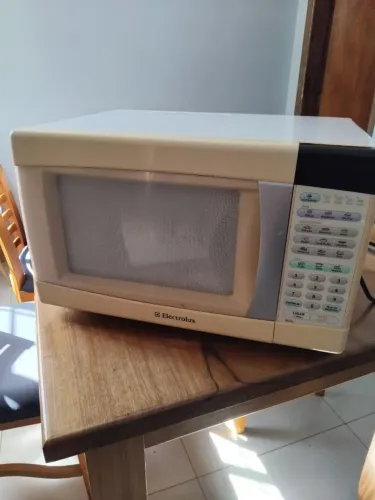 Vendo microondas Electrolux 28 litros em ótimo estado