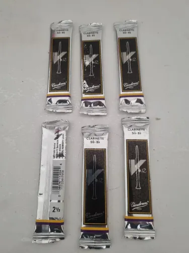 06 Palhetas Vandoren 2.5 para CLARINETES