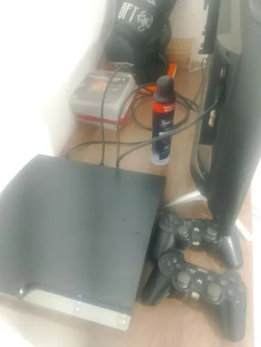 Ps3 desbloqueado + 2 controles + 5 mídia fisica ( troco por Ios também )