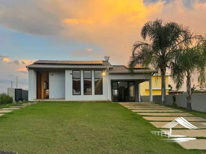 Linda casa de campo no Ninho Verde 1, com energia solar e piscina aquecida - 3 dormitórios