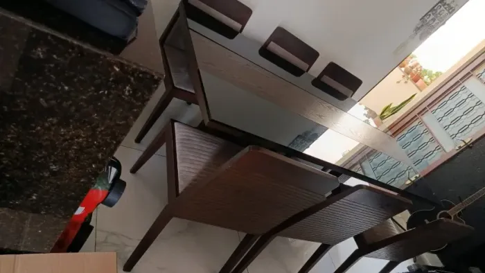 Conjunto de jantar mesa para seus lugares e cadeiras