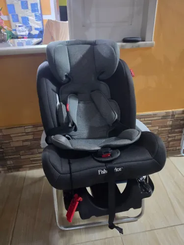 Cadeirinha para carro infantil.