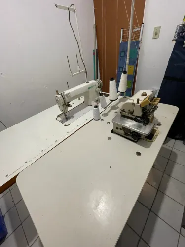 Máquina overloque e reta industrial 