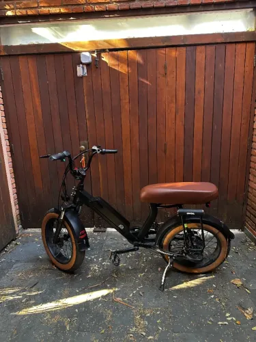 Bicicleta Elétrica Lev Cruiser Pneus e Banco Marrom (1 Ano de uso)