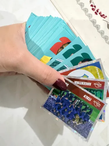 Figurinhas originais Panini 121 uni