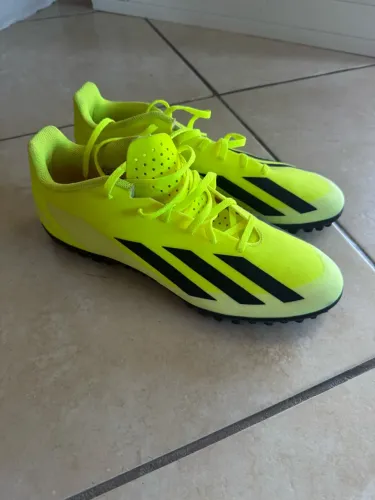 Chuteira adidas