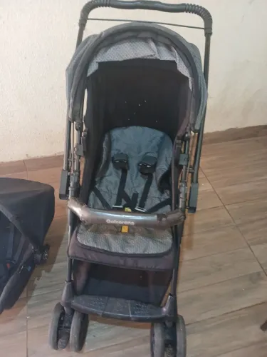 Carrinho com bebê conforto galzerano