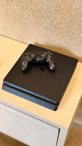 PS4 SLIM 1TB + CONTROLE