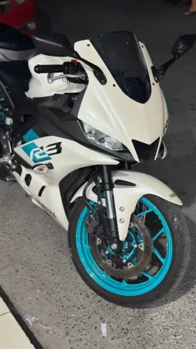 Yamaha R3 ABS 2025 - Apenas 4.400km + Escape Disarsz (Impecável)