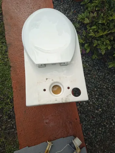 Vendo vaso para caixa acoplada com acessórios 