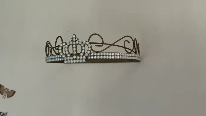 Dossél de parede quarto de bebê dourado com pérolas 