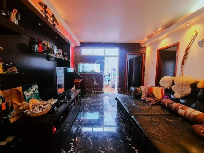 Jardim Colombro, Casa Térrea de 274m² com 3 dormitórios, 1 suíte, 4 vagas de garagem.