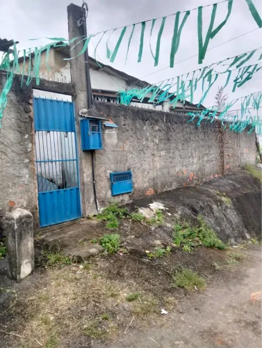 Vende-se casa frente de rua