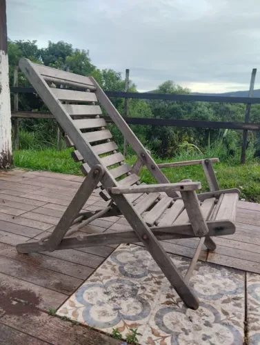 Cadeira espreguiçadeira de piscina madeira robusta