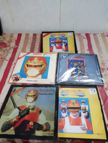 LOTE : DISCOS DE VINIL NO GENERO INFANTIL E EM BOM ESTADO .