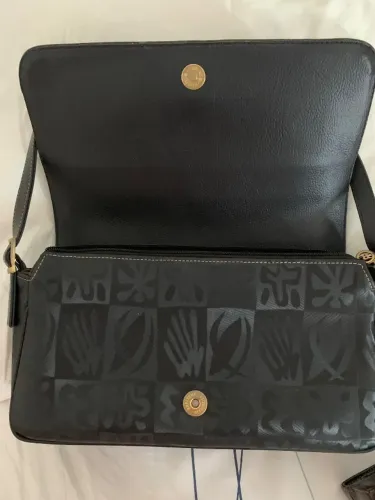 Bolsa preta de ombro