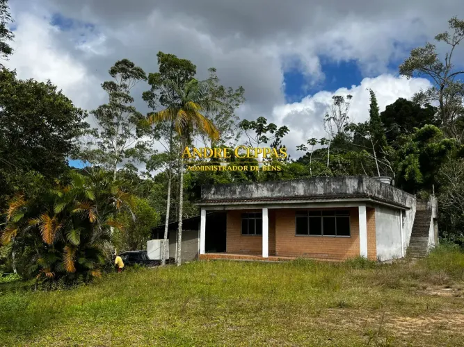 Refúgio Charmoso no Vale do Stucky Casa Cercada pela Natureza com Riacho nos Fundos
