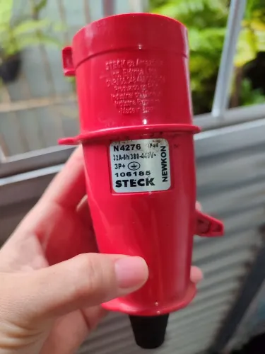 Plugue Newkon 3P+T 32A Vermelho Steck N4276 