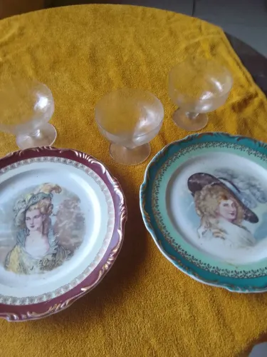 Prato de porcelanato decorativo e raças de critas 100% com mais de 100 anos