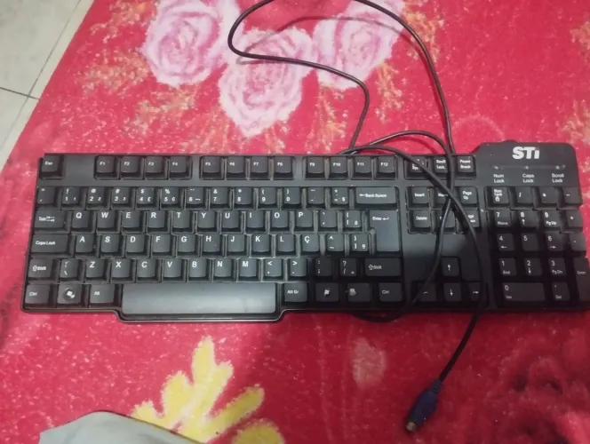Teclados membrana da marca STi entrada PS2.