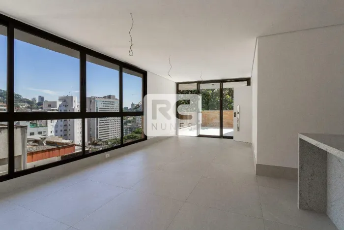 Apartamento com 3 Quartos ,1 Suíte 2 emi-suite, Varanda Gourmet , 2 Vagas- Santo Antônio-