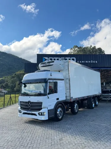 MB Atego 3033 8x2 Bau Refrigerado 8.5m Pavan Maquina Thermo King T800r para -25
