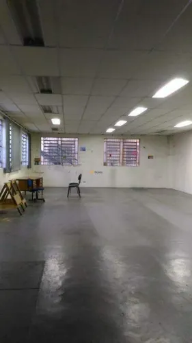 Galpão para locação na Saúde! Com 800m² e Pé direito alto.