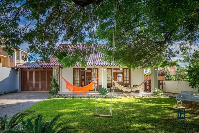 Casa 4 Dormitórios em Jurerê Internacional - Locação Anual