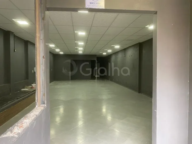 Loja com 287m² no Estreito.