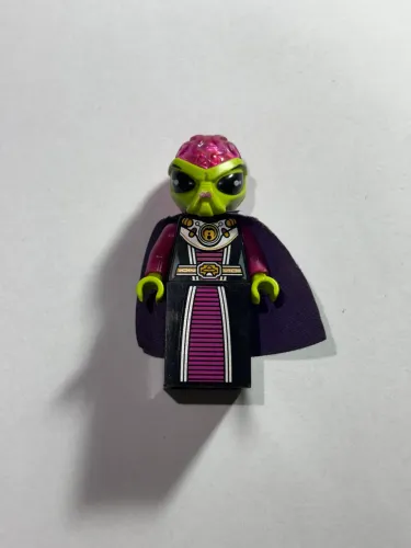 Lego mini figure - alien villainess