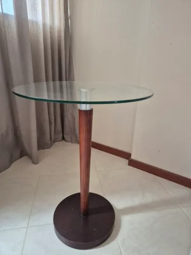 Mesa lateral de madeira