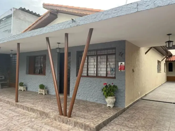 Casa com 3 quartos para alugar, 240 m² por R$ 6.436/mês - Vila Galvão - Guarulhos/SP