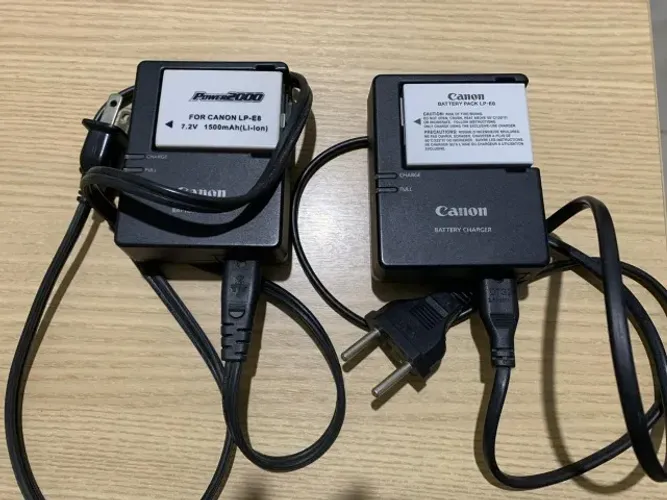 Kit Lp-e8 ORIGINAL Canon +carregador T2i T3i T4i T5i Preto
