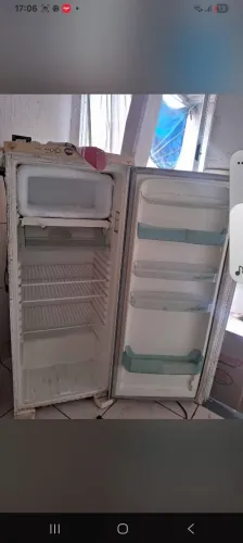 Vendo geladeira 220vlts