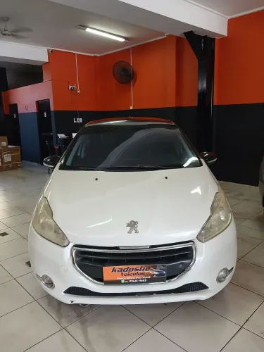 Peugeot 208 Allure 1.5 Flex 8V 5P 2014
