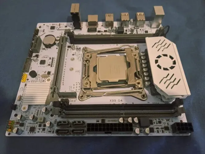 Placa mãe Qiyida X99 D4 + Processador Xeon 2667 V4 3.36 GHZ