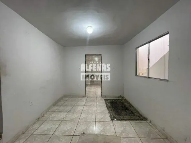 Excelente Casa de 2 Pavimentos com 4 Quartos e Terraço Bairro Eldorado