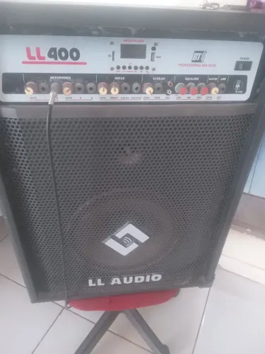 3 CAIXAS DE SOM E 2 MESAS DE SOM - VENDO TUDO POR $1800 REAIS