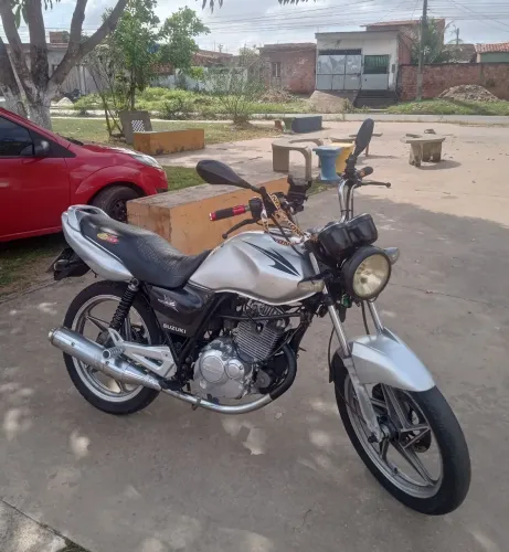Suzuki 125 arrumada e revisada vender logo.