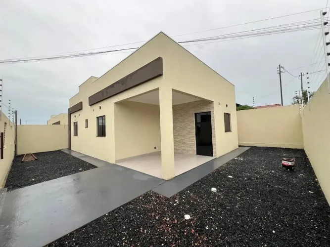 CASA 3/4 PROX DA PREFEITURA ACABAMENTO DE EXELÊNCIA.