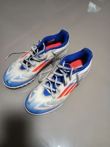 Chuteira Adidas 38