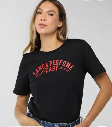 Camiseta lança perfume