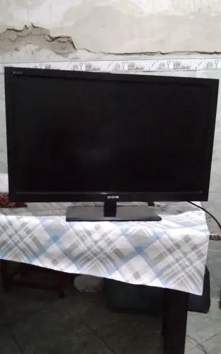Vendo   TV Led  32 CCE Novinha praticamente nem foi usada 