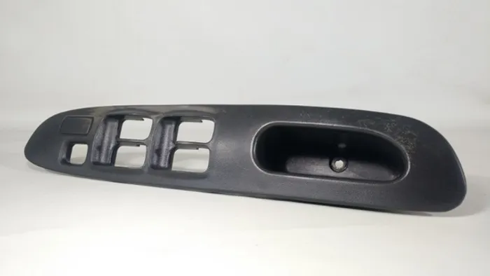 Moldura Comando Vidro Diant. Esquerdo Mitsubishi Lancer 1997