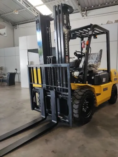 Empilhadeira HANGCHA AG30, Diesel, Torre triplex 